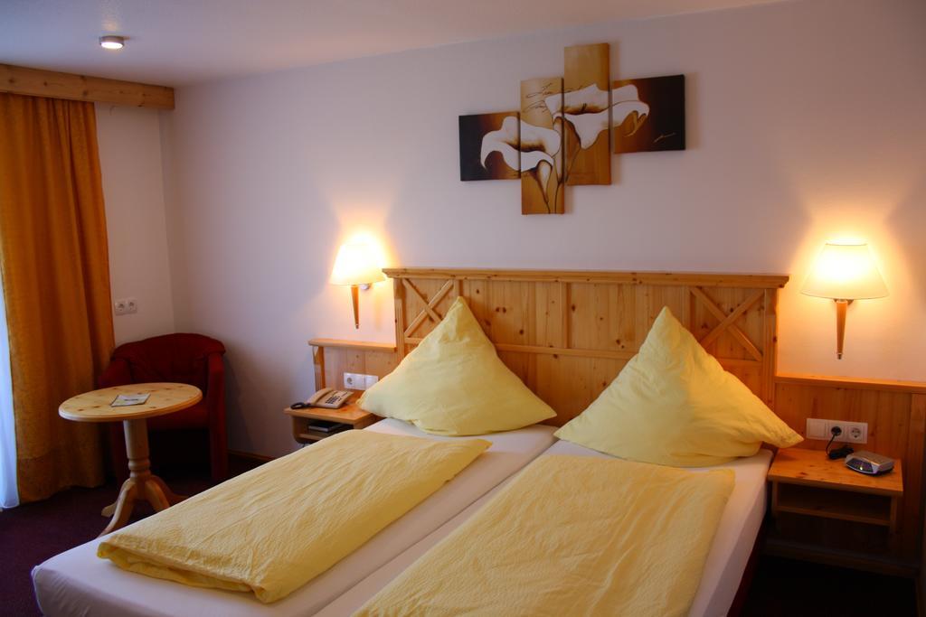 Hotel-Landgasthof Ploss Schonwald  الغرفة الصورة